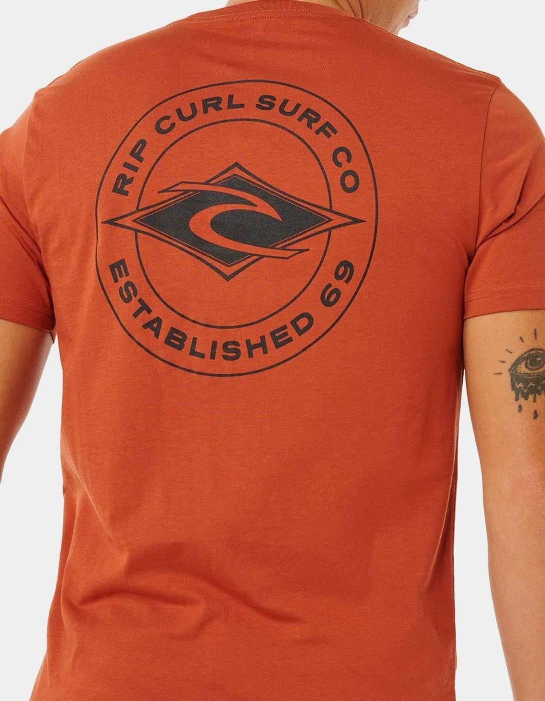 Camiseta RIP CURL STAPLE - Baked Clay