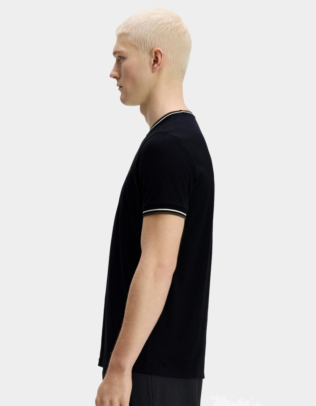 Camiseta FRED PERRY M1588 - Black/Ecru/Laurel Wreath Green