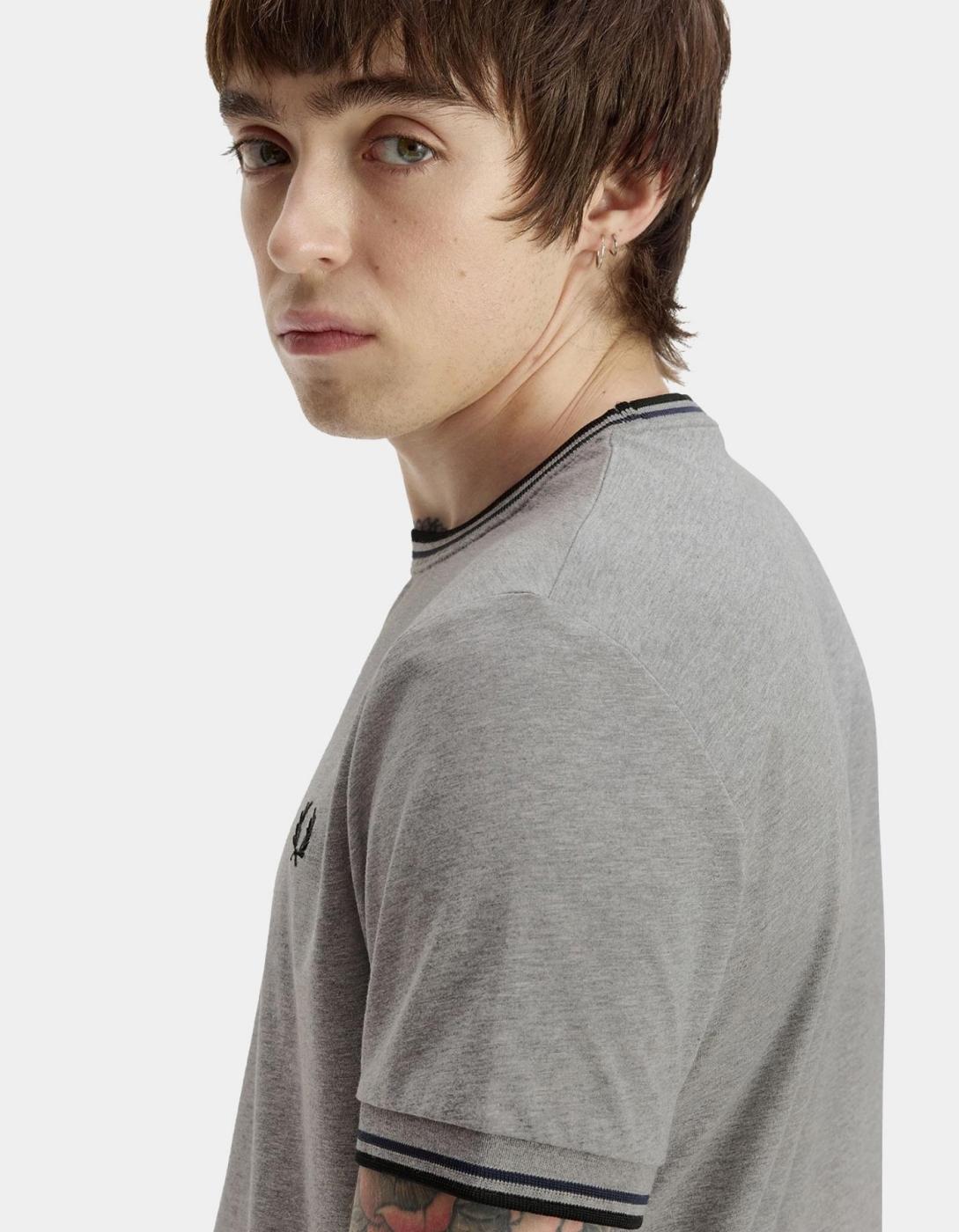 Camiseta FRED PERRY M1588 - Steel Marl/Dark Airforce/Black