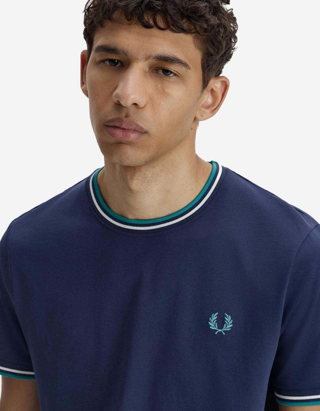 Camiseta FRED PERRY M1588 - Tennis Blue/Snow White/Dpmt