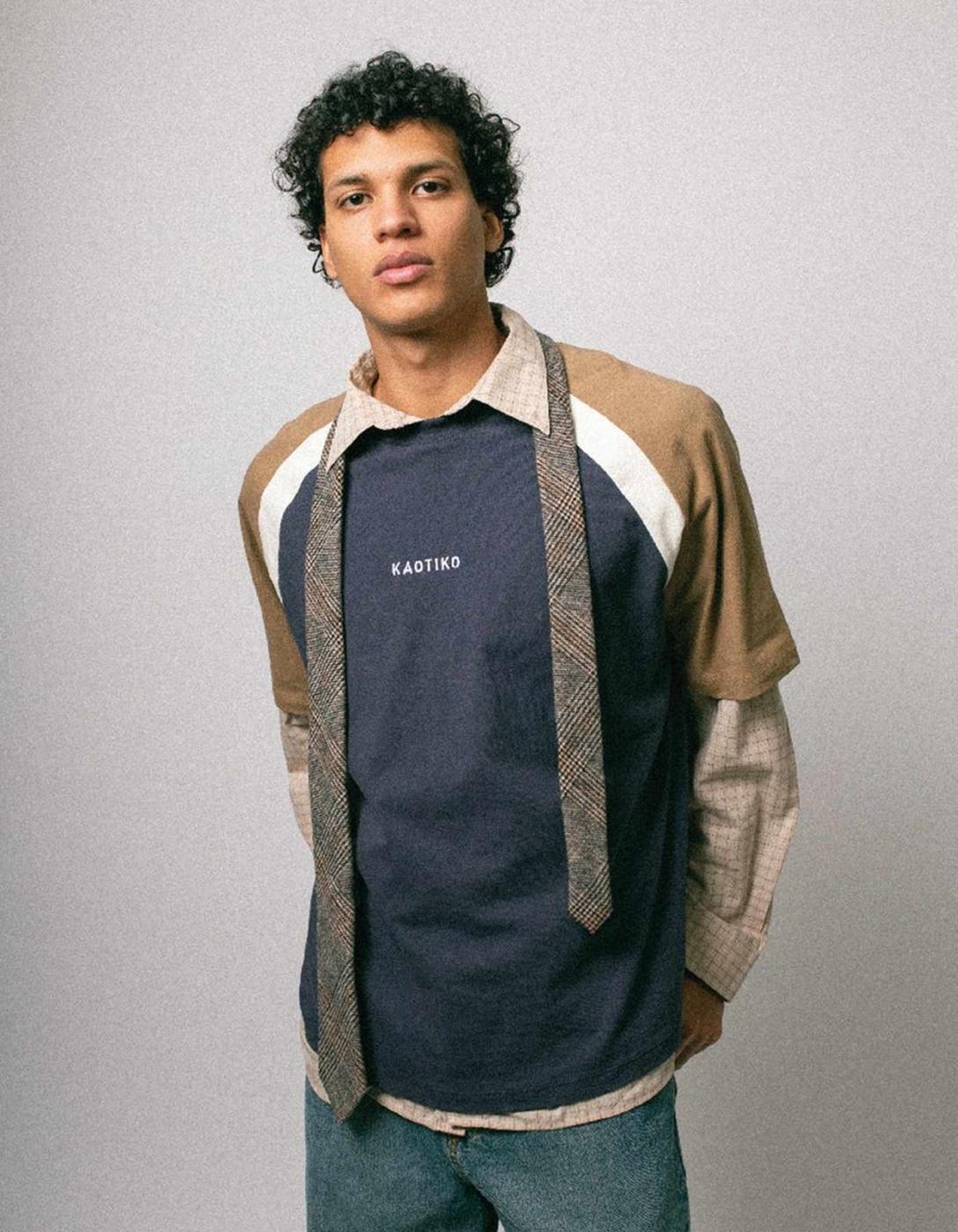 Camiseta KAOTIKO CROPPED LENNOX - Navy/Camel