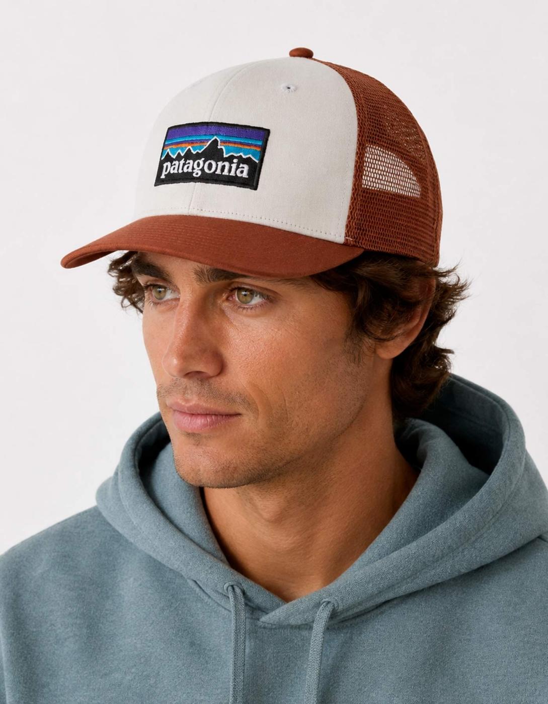 Gorra PATAGONIA P-6 LOGO TRUCKER  - White/Rusty Red