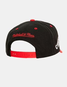 Gorra MITCHELL & NESS OVERBITE PRO BULLS - Black